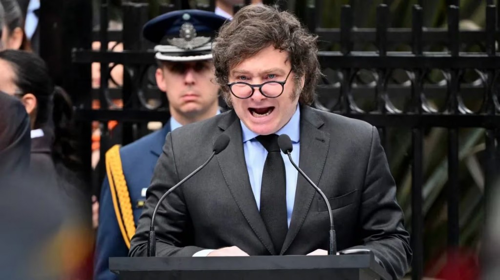 Javier Milei deslizó que dejó de lado su plan de dolarización por temor a un juicio político