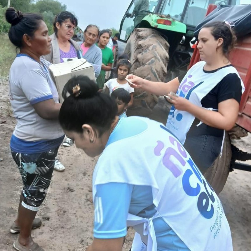 MIRAFLORES: ASISTENCIA Y ACOMPA&Ntilde;AMIENTO DEL GOBIERNO PROVINCIAL A LAS FAMILIAS DAMNIFICADAS