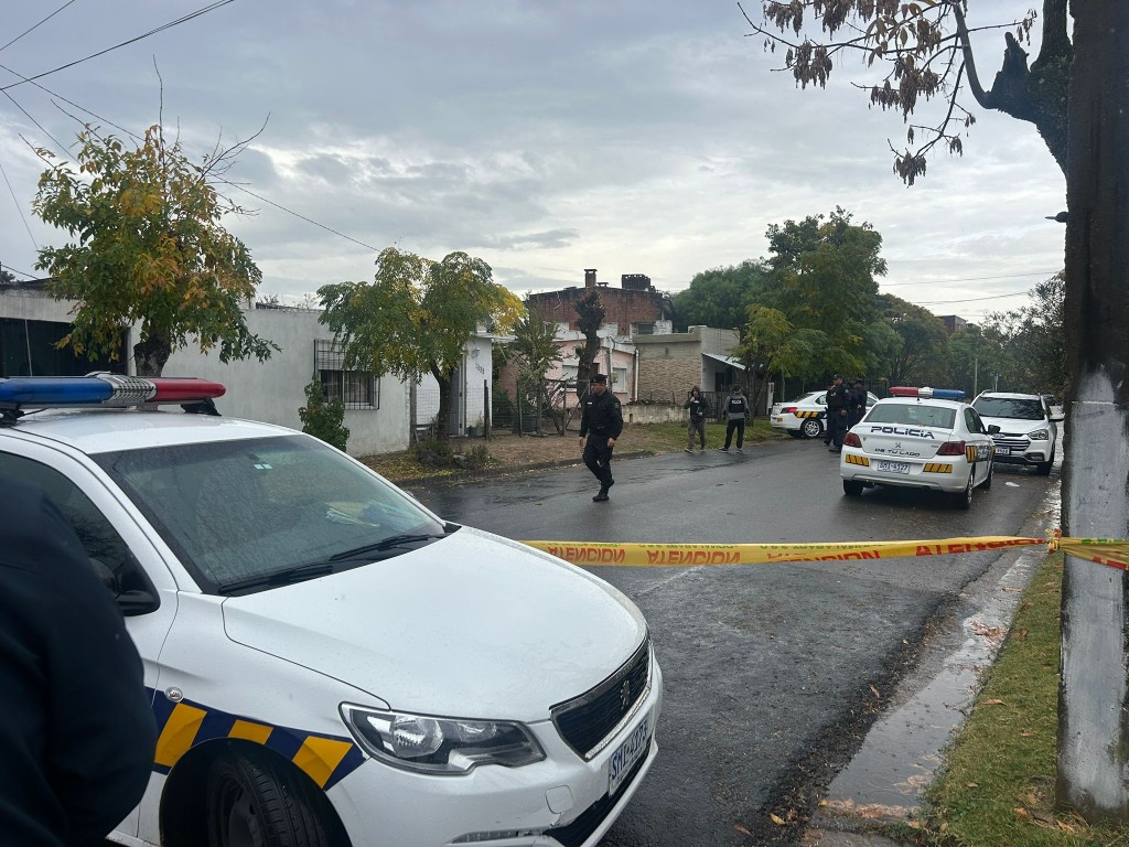 Mató a su esposa y su hija de 16 años, hirió a dos niñas y se suicidó: el crimen que conmociona Uruguay