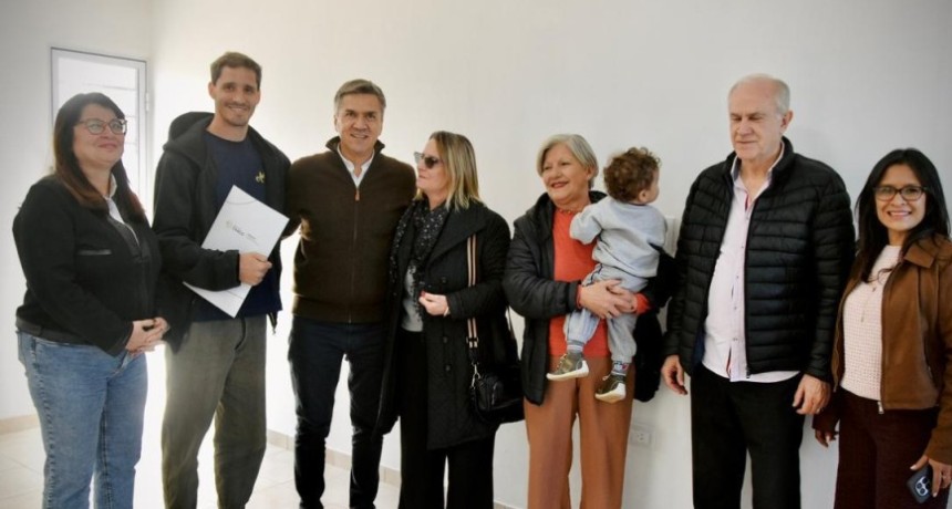 CHACRA 214: CON INCLUSI&Oacute;N Y TRANSPARENCIA, EL GOBERNADOR ZDERO ENTREG&Oacute; M&Aacute;S  VIVIENDAS EN RESISTENCIA