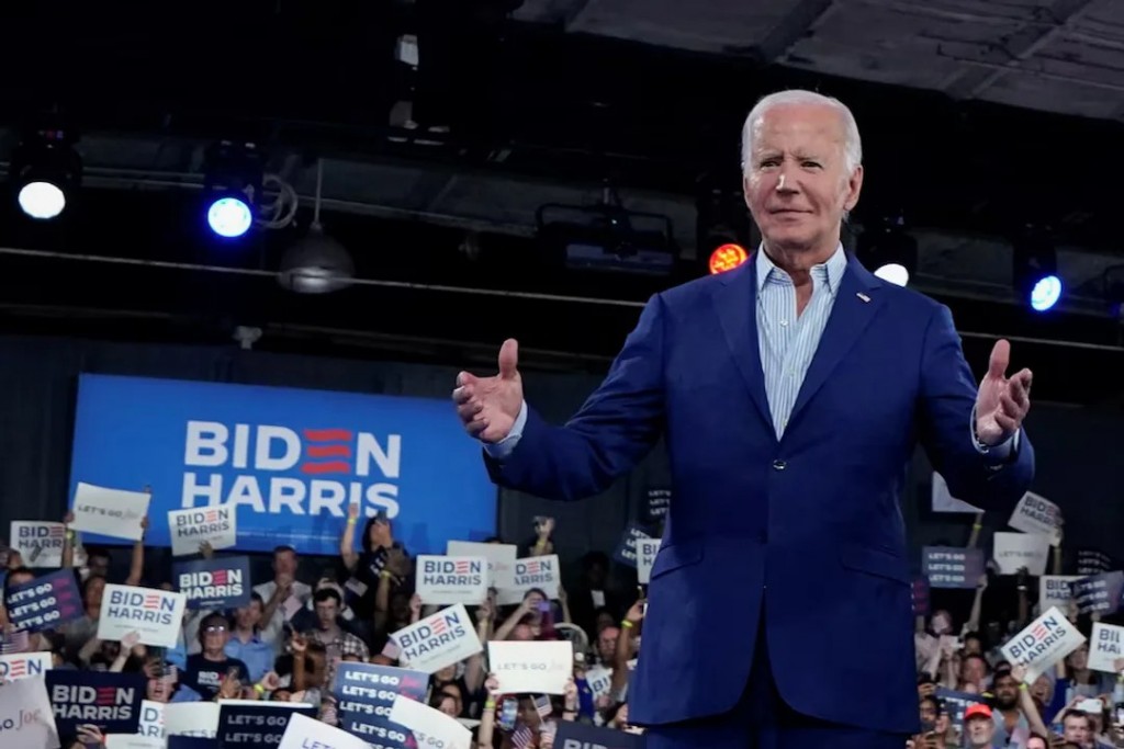 Biden reconoce la edad y el mal desempeño en el debate, pero promete vencer a Trump