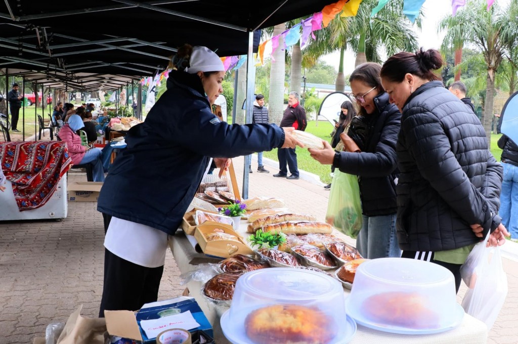 BUENA RESPUESTA DE LA GENTE A LA FERIA DE PEQUEÑOS PRODUCTORES EN EL DOMO DEL CENTENARIO