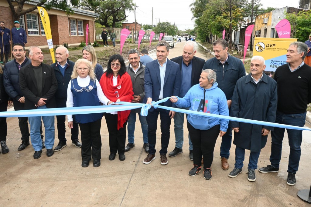 PLAN PROVINCIAL DE URBANIZACIÓN: ZDERO INAUGURÓ 25 NUEVAS CUADRAS DE PAVIMENTO EN VILLA ERCILIA