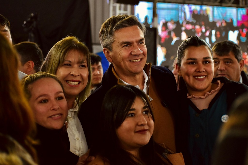 ZDERO CELEBRÓ EL 76° ANIVERSARIO DE CHOROTIS CON VIVIENDAS, MÁQUINAS Y PROMESAS DE OBRAS