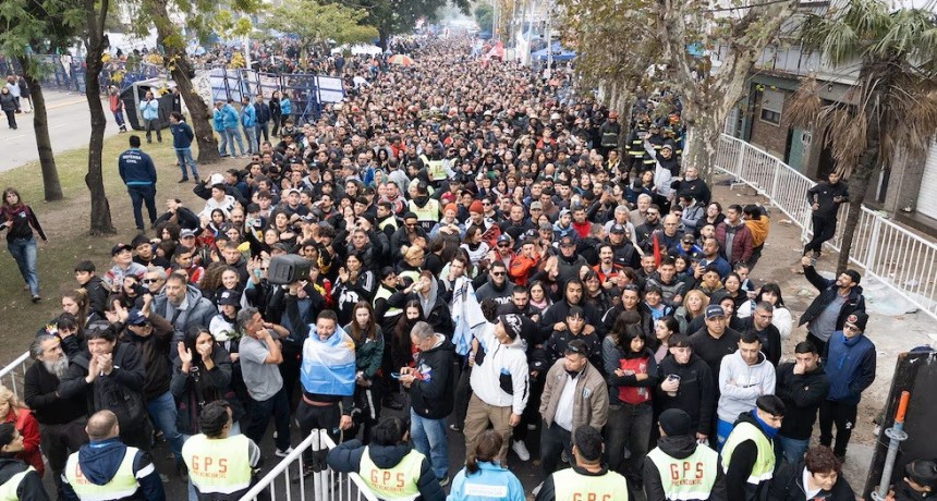 El adi&oacute;s a una leyenda: una movilizaci&oacute;n hist&oacute;rica que lleg&oacute; a tener 8 kil&oacute;metros de fila despide al Indio Solari