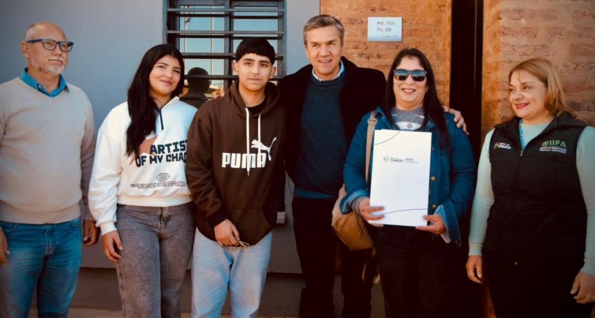 ACCESO A LA CASA PROPIA: EL GOBERNADOR ZDERO ENTREG&Oacute; VIVIENDAS EN LA CHACRA 214 DE RESISTENCIA