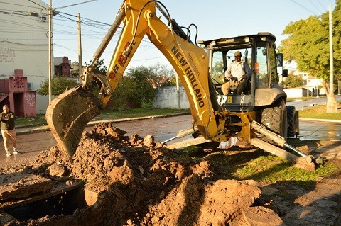 Sameep reparó cañería en barrio Santa Inés y normaliza el servicio de agua potable en varias zonas de Resistencia