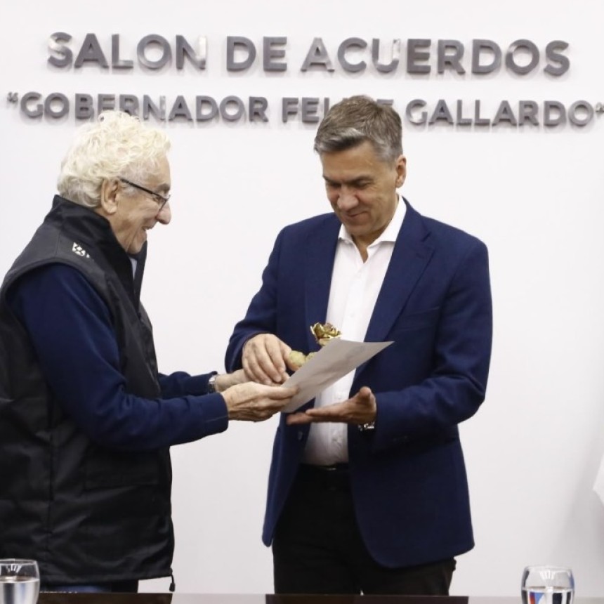 BIENAL 2026: ZDERO RECIBI&Oacute; A JUAN CARLOS PALLAROLS, QUIEN DON&Oacute; LA &ldquo;ROSA DE LA PAZ&rdquo; PARA IMPULSAR LA RESTAURACI&Oacute;N DE BOSQUES NATIVOS