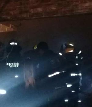 Fueron a detenerlo por violencia de género, se prendió fuego y murió