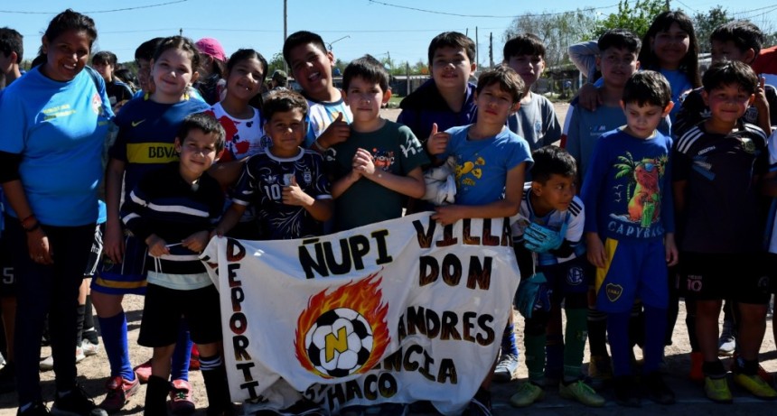 RESISTENCIA JUEGA: CERCA DE 500 CHICOS SE DIVIRTIERON CON LA REDONDA EN EL CLUB CANALLAS DEL SUR