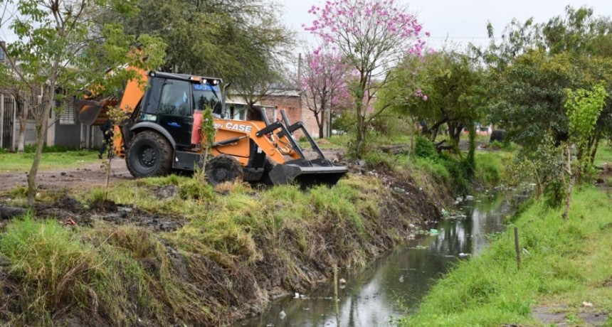 EL MUNICIPIO REALIZ&Oacute; UN OPERATIVO DE LIMPIEZA EN EL CANAL QUIJANO 