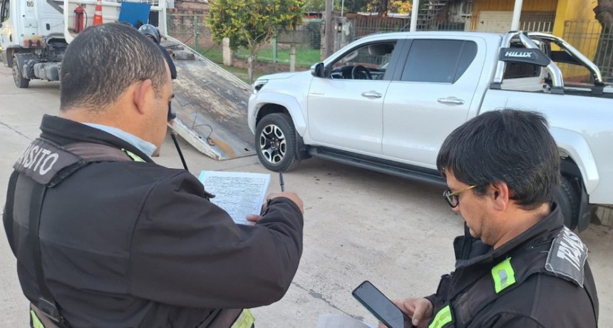 RESISTENCIA: SECUESTRARON UNA CAMIONETA POR ARROJAR RESIDUOS EN LA V&Iacute;A P&Uacute;BLICA