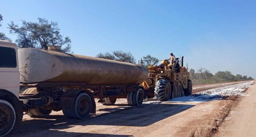 EL IMPENETRABLE CAMBIA: AVANZA LA PAVIMENTACI&Oacute;N DE LA RUTA PROVINCIAL 9