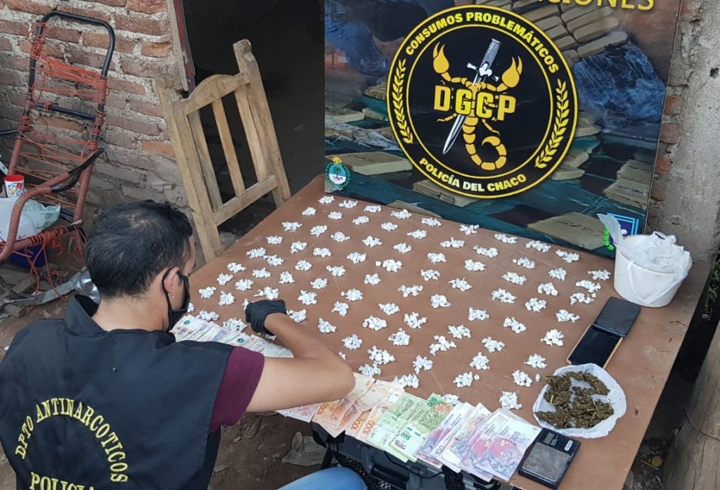 Golpe al narcomenudeo: secuestran cocaina, marihuana y dinero en procedimientos
