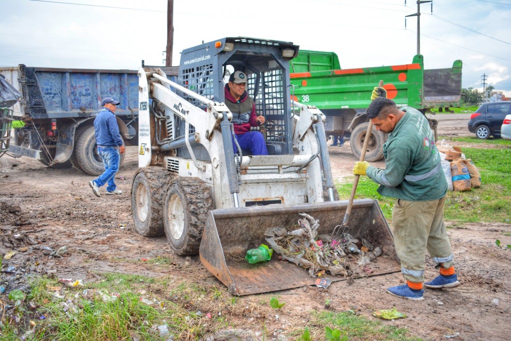 En Villa Don Andrés, el Municipio de Resistencia continúa con el mantenimiento de los sistemas de drenaje