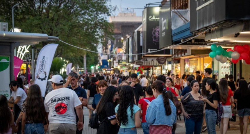 RESISTENCIA VIVIÓ UNA EXITOSA “NOCHE DE LAS PEATONALES” QUE IMPULSÓ EL MOVIMIENTO COMERCIAL, GASTRONÓMICO Y CULTURAL
