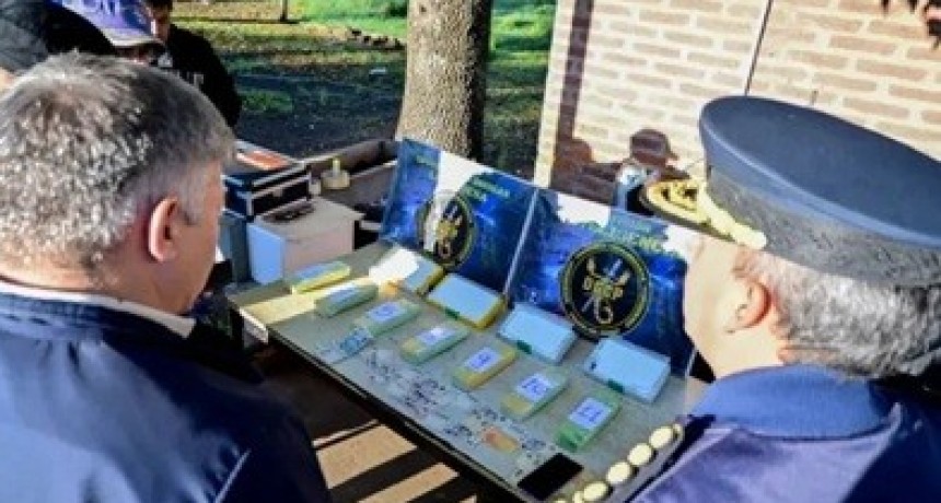 Detuvieron a dos mujeres en Chaco que viajaban con una bebé y más de 8 kilos de cocaína 
