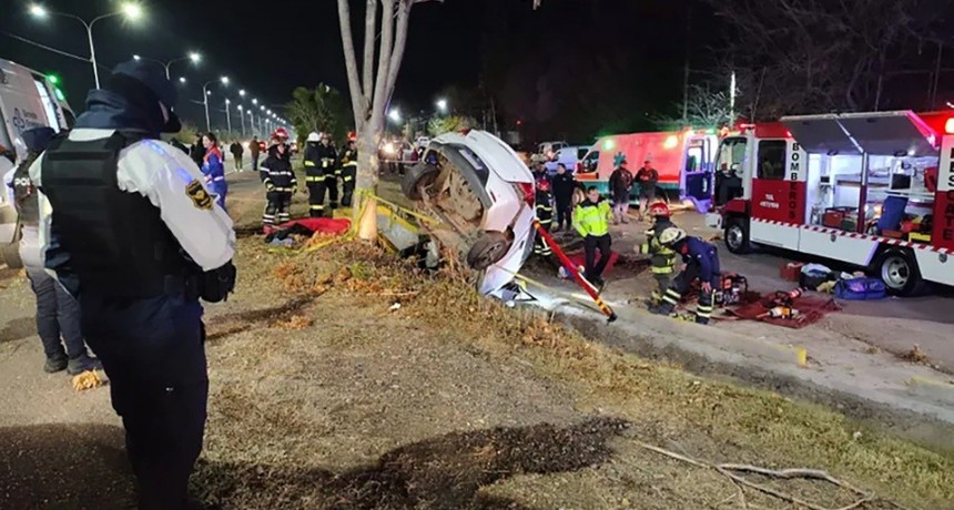 Tragedia en Mendoza: dos muertos y tres heridos graves tras un violento accidente vial