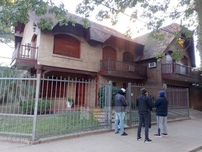 Allanan la propiedad de un comerciante por supuesto lavado de dinero